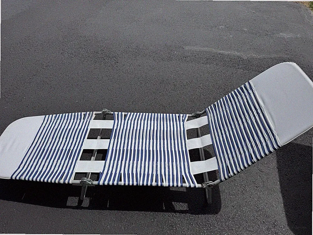 Vintage Tri Folding Jelly Tube Chaise Lounge Lawn Beach Chair White & Blue Low
